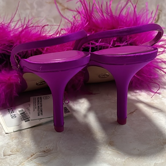 Fuchsia sling back heels with feathers by Zara - Picture 3 of 10